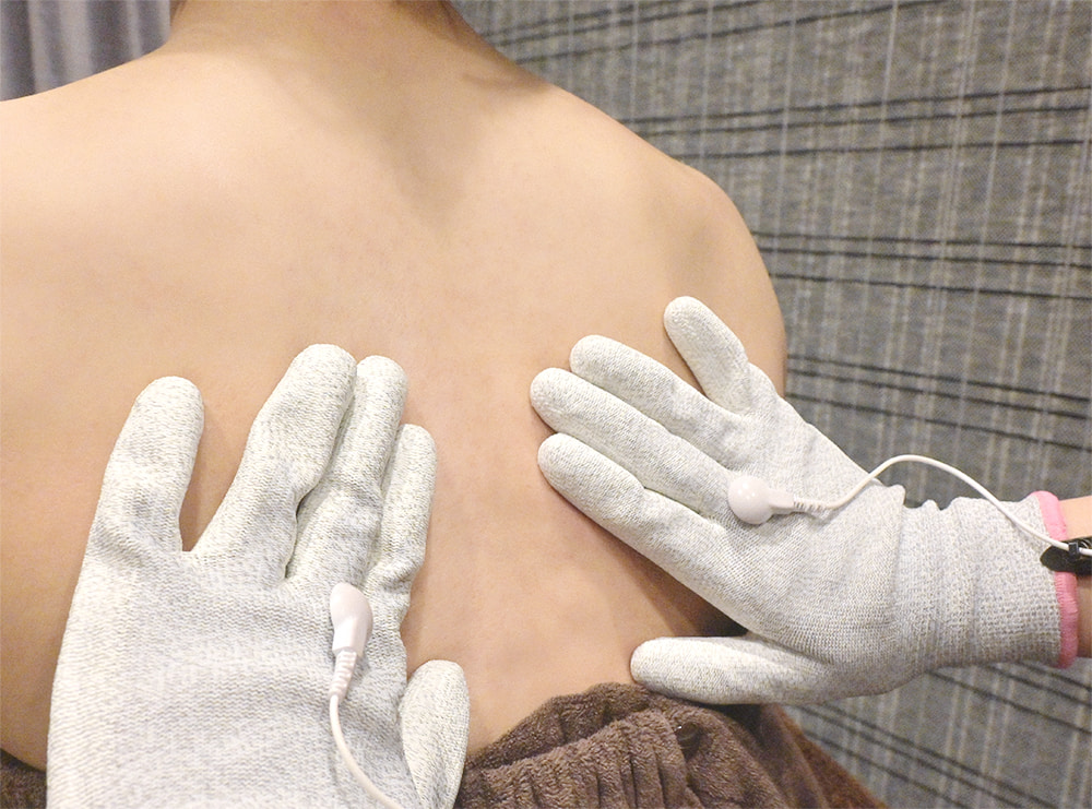 ラクリスで肩甲骨周りマッサージ